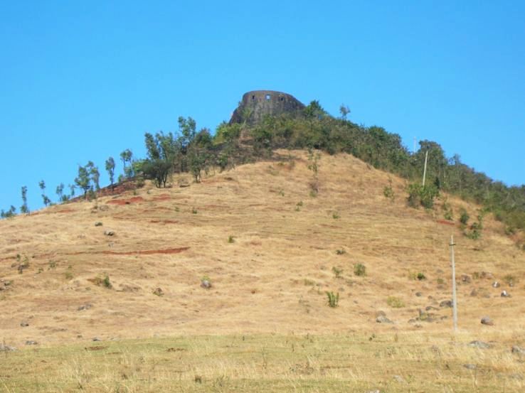 7. Rajhansgad Yellur Fort